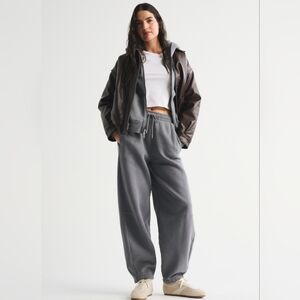 Abercrombie High Rise Sunday Barrel Sweatpants, EUC. XS Regular.